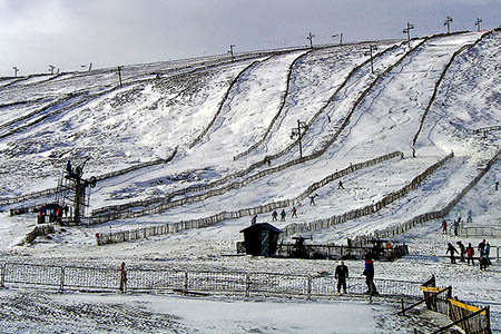 Skiers at the Lecht. Photo: Scott Rimmer CC-BY-SA-2.0