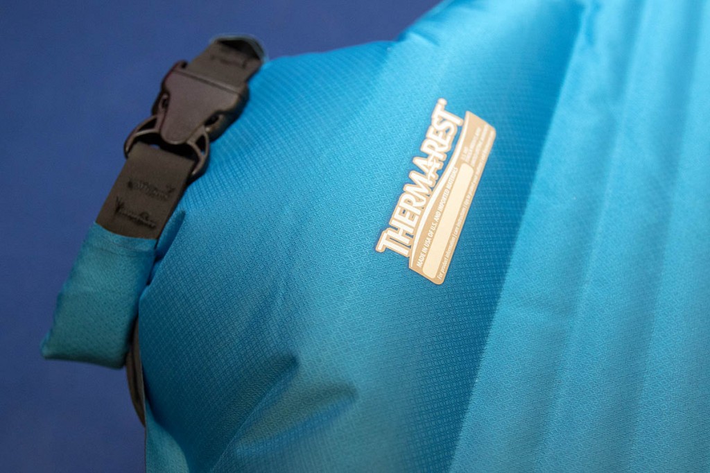 The Therm-a-Rest NeoAir Camper SV has a roll-top closure The Therm-a-Rest NeoAir Camper SV has a roll-top closure