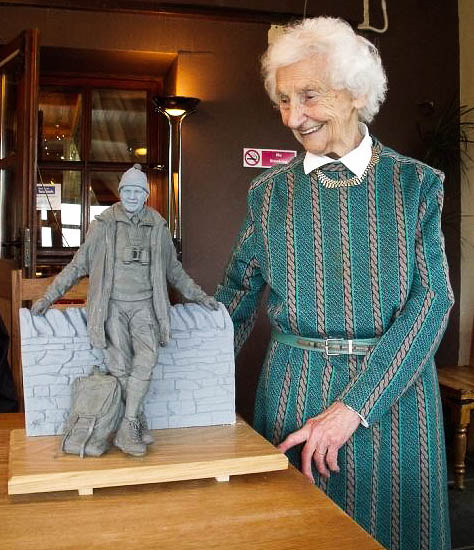 Tom Weir's widow Rhona looks at model of the statue Tom Weir's widow Rhona looks at model of the statue