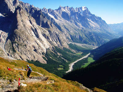 Runners taking part in a previous Ultra Trail du Mont Blanc. Photo: akunamatata CC-BY-ND-2.0 Runners taking part in a previous Ultra Trail du Mont Blanc. Photo: akunamatata CC-BY-ND-2.0