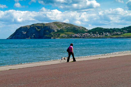 Walking on the Welsh coast. Photo: Gerald England CC-BY-SA-2.0